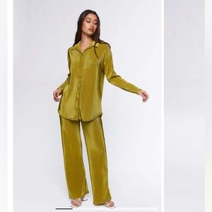 NWT Plisse Dolphin-Hem Shirt and Pant Set